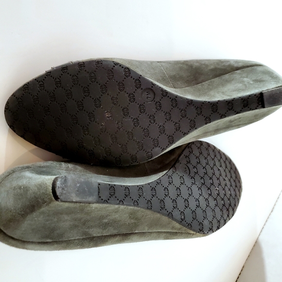 Antonio Melani Gray Suede Wedge Heel, size 7M - Picture 9 of 11